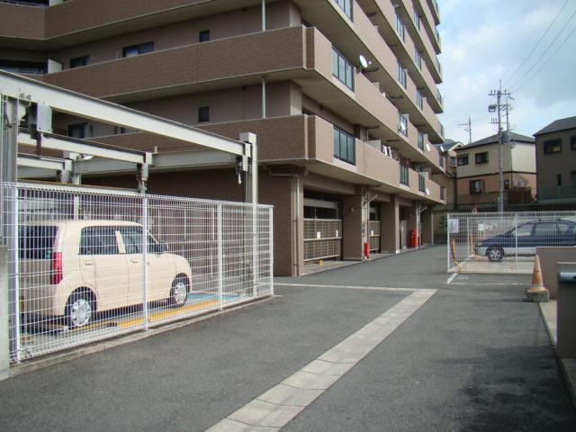 Other local. Local photo (parking lot)