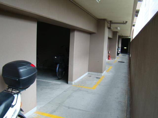 Other local. Local photos (parking lot)