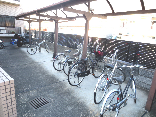 Other common areas. Bicycle shelter.