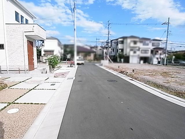 Local photos, including front road. No. 2 place Yang per also good at the front road spacious