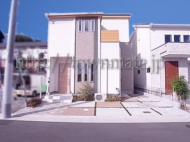 Local appearance photo. Appearance with a strong presence  Parking space is also spacious No. 3 place appearance (October 2013) Shooting