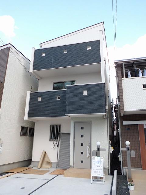 Same specifications photos (appearance). Guests visit model house