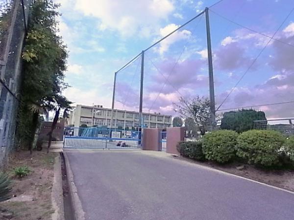 Junior high school. Hirakata 960m until junior high school