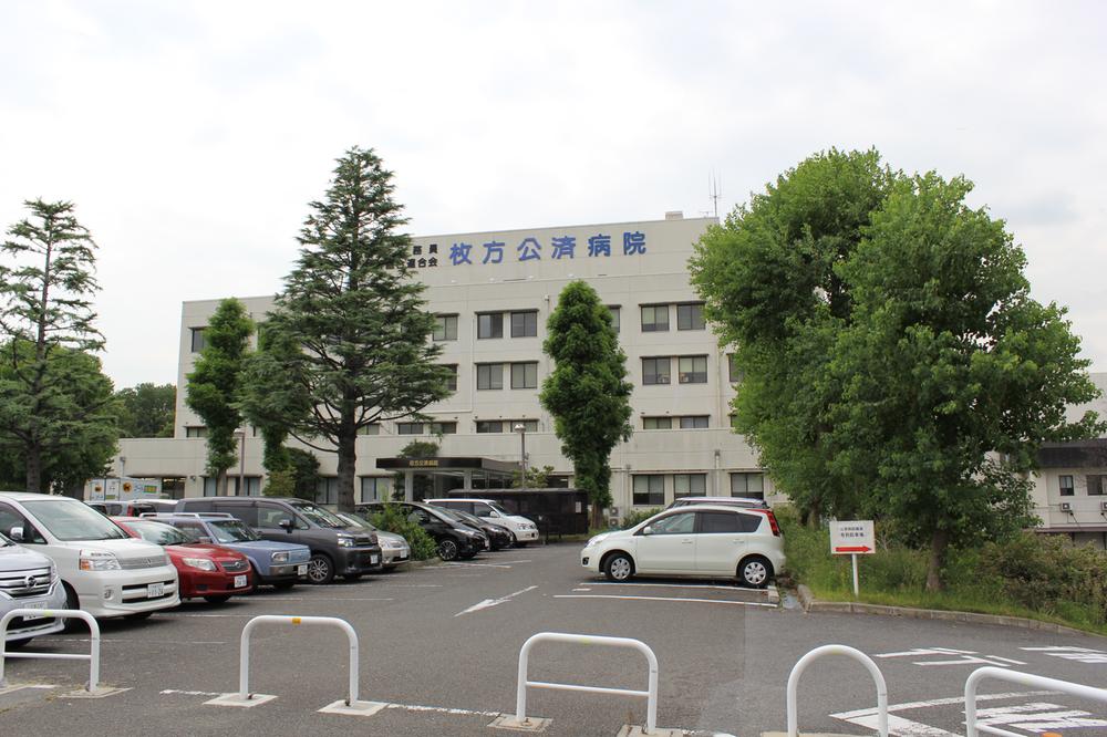 Hospital. Hirakata Oyakesumi to the hospital 900m internal medicine ・ Surgery ・ Dermatology, such as medical courses has been enhanced. 