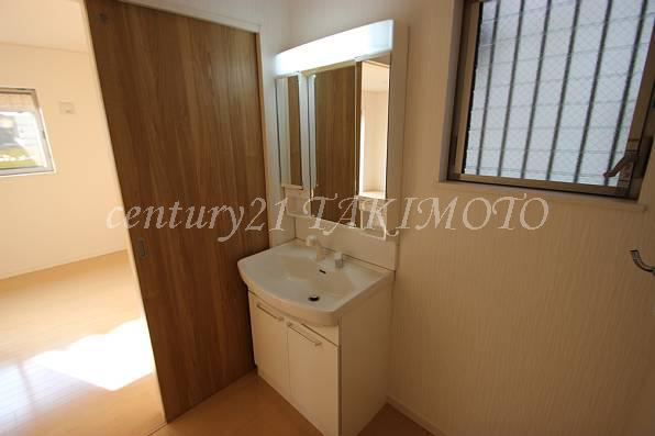 Wash basin, toilet. With bright lights. Mirror surface is also widely useful.