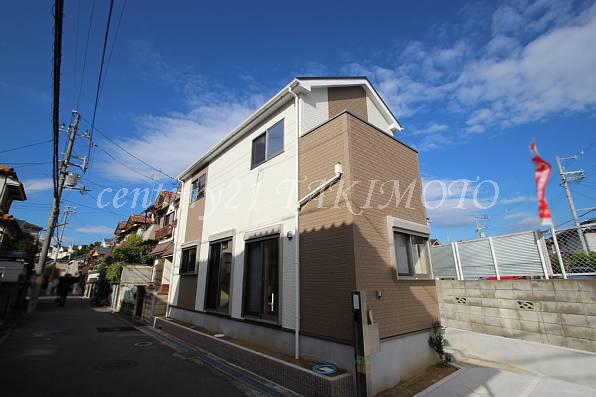 Local appearance photo. There is a feeling of opening per corner lot!