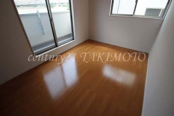 Non-living room. Convenient storage space is attached to each room.