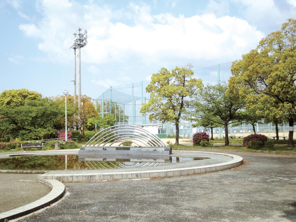 park. 1269m to the pond park in