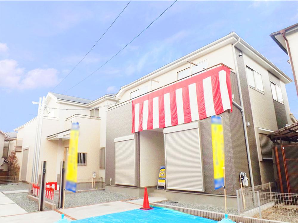 Local appearance photo. Local photos (streets)