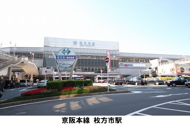 station. There will be many commercial facilities around 1200m Hirakata Station to Keihan Hirakata Station.