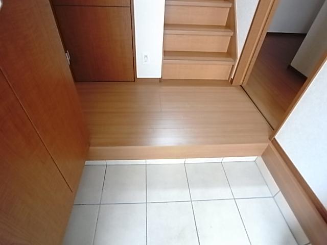 Entrance. Spacious entrance at any time in plenty with storage