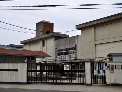 Primary school. A 4-minute walk from the 260m bridge elementary school to Funabashi Elementary School (City)