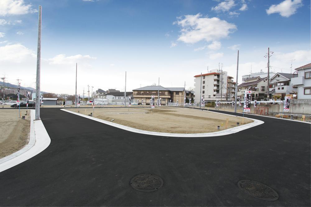 Local photos, including front road. Local Photos