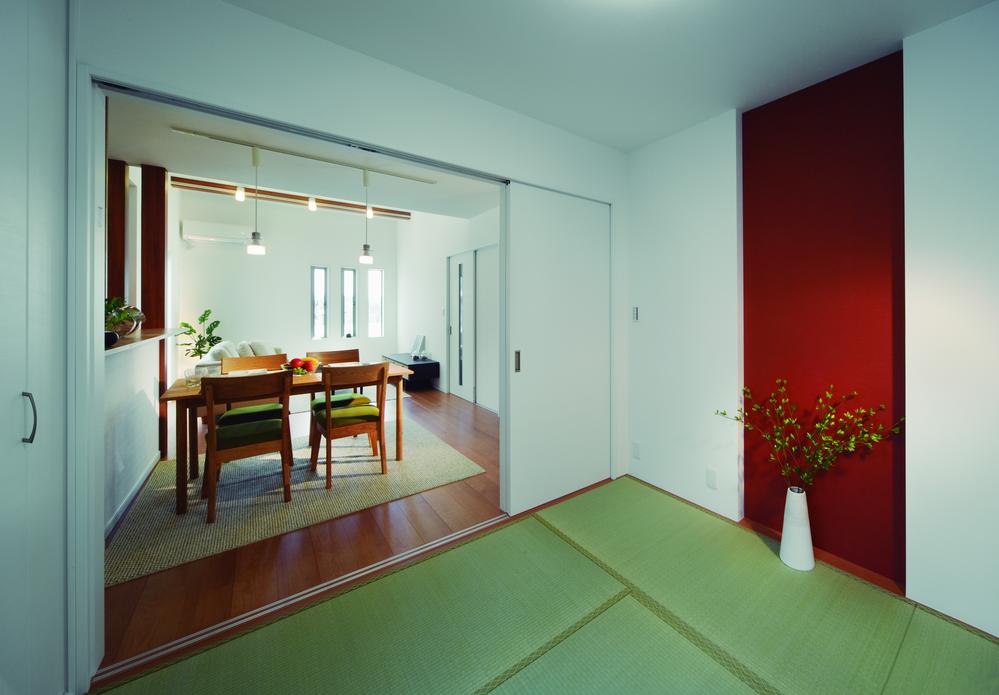 Other introspection. Japanese-style room that leads to the dining  [Model house]