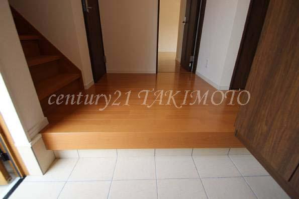 Entrance. Equipped with a large cupboard is standard!