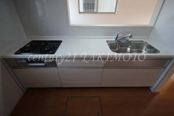 Kitchen. Easy loading and unloading at all slide storage