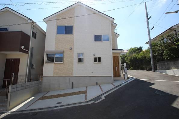 Local photos, including front road. Bright appearance.  Exposure to the sun, Ventilation is also good.