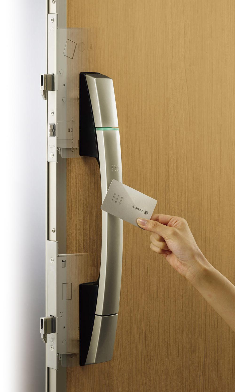 Security equipment. Unlocking only approximate the "quite right Key" to handle ・ locking, "Key hole invisible" is also up crime prevention in the "sickle lock and detachable thumb".