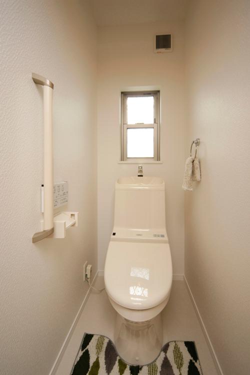 Other Equipment. Firmly washed with less water in the twin tornado cleaning. Also be implemented further quiet washing sound.