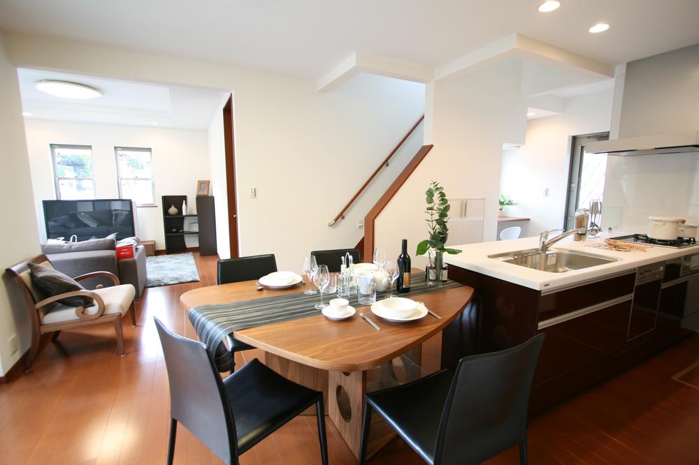 Living. Watch face of a child who came home by placing the stairs to the living room every day "living to create the bonds of the family" Our construction cases