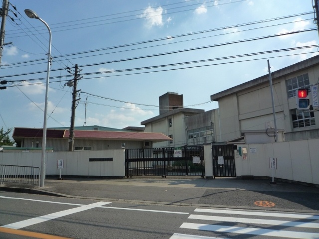 Primary school. Funabashi until the elementary school (elementary school) 345m