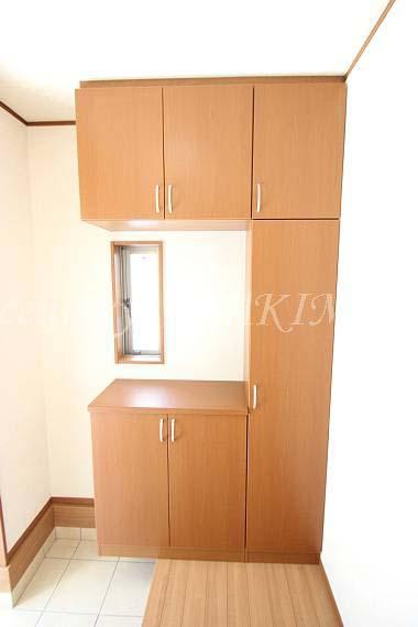 Same specifications photos (Other introspection). Equipped cupboard in the front door!