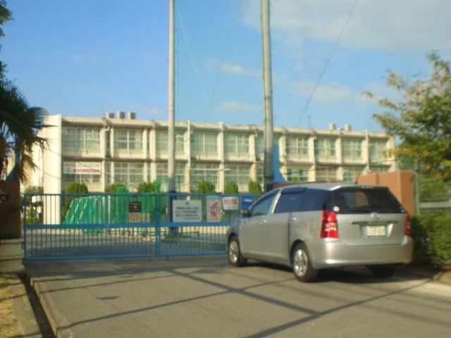 Junior high school. Hirakata Municipal Hirakata until junior high school 944m
