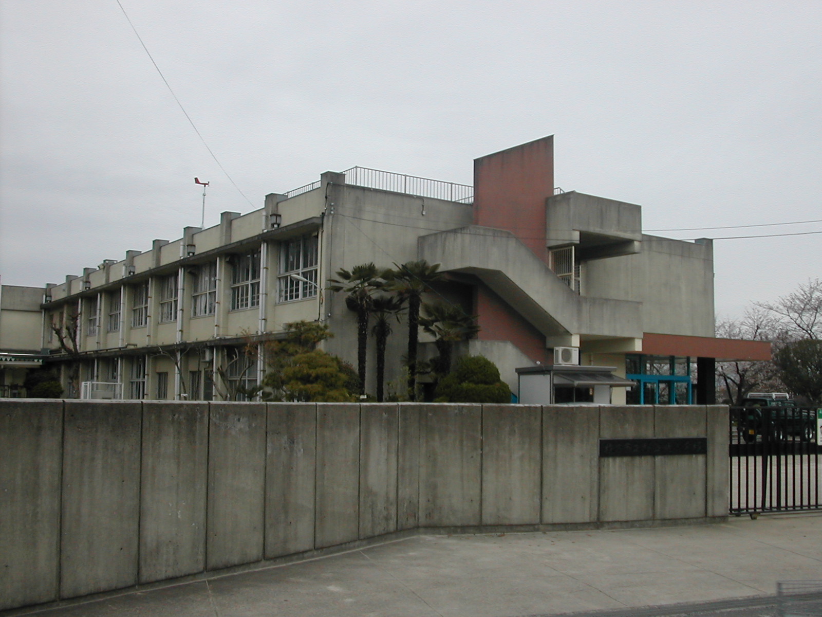 Primary school. 192m to Hirakata Municipal Sakuragaoka north elementary school (elementary school)