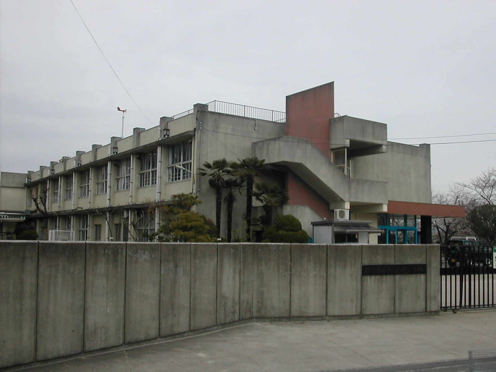 Primary school. 699m to Hirakata Municipal Sakuragaoka north elementary school (elementary school)