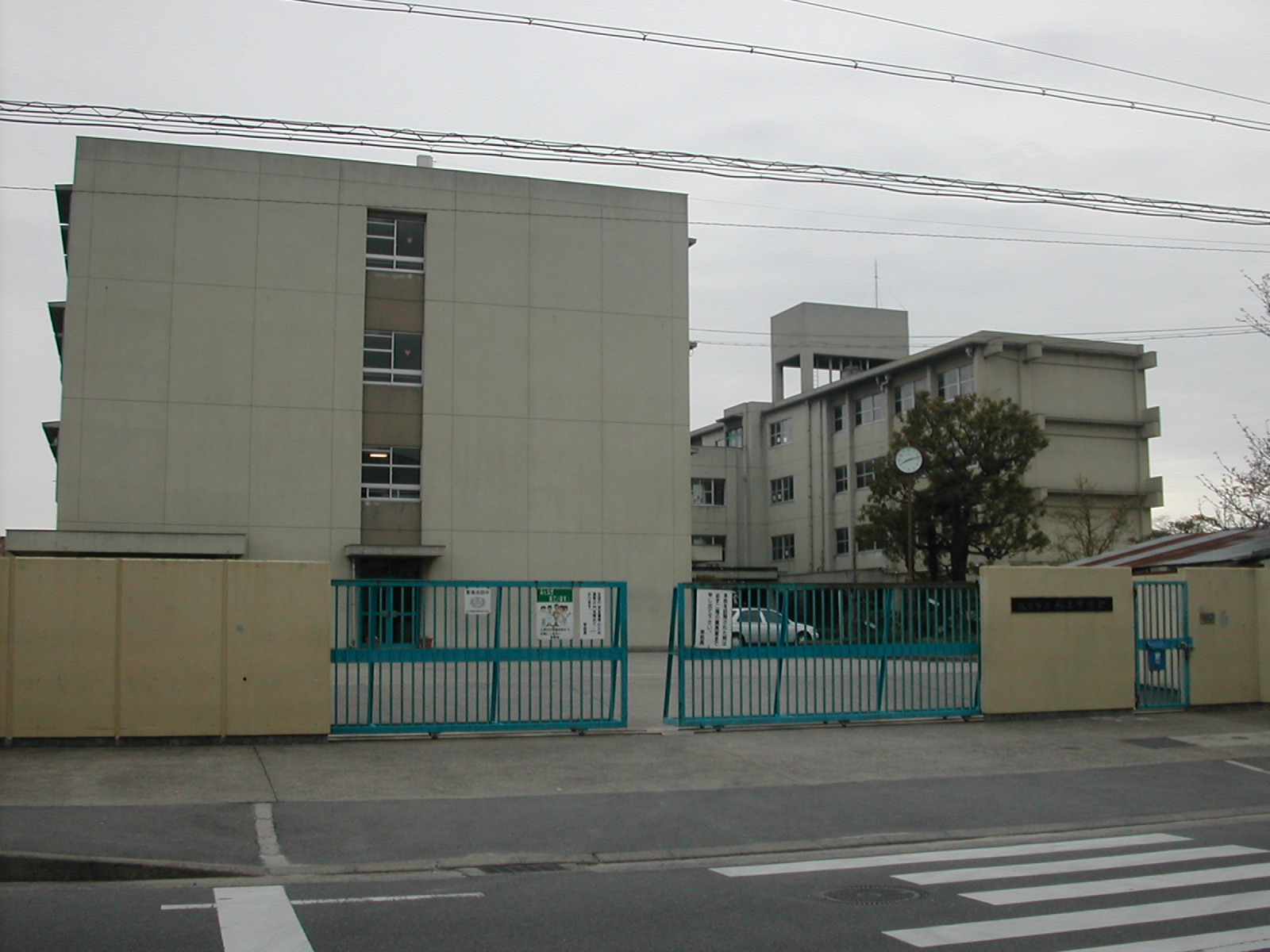 Junior high school. Hirakata Municipal Sakuragaoka Junior High School (middle school) to 991m