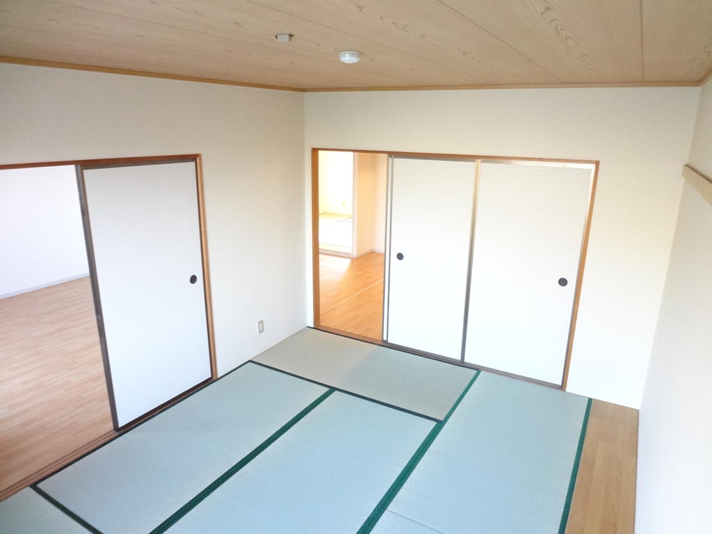 Living and room. There plates that there also firmly Japanese-style room