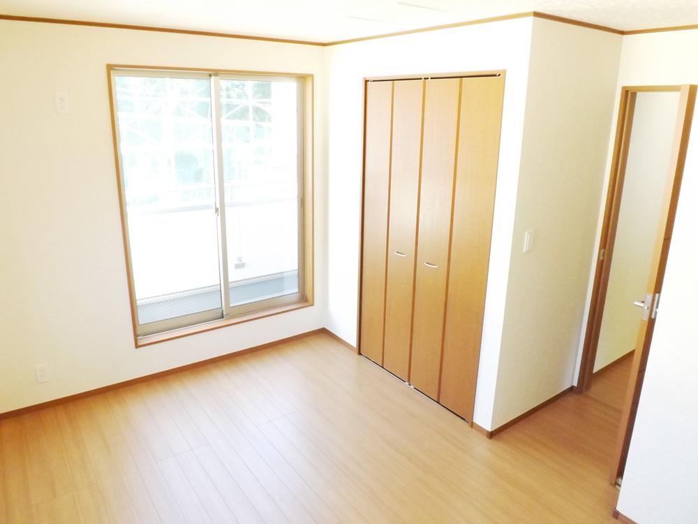 Non-living room. Local photos (Western-style)