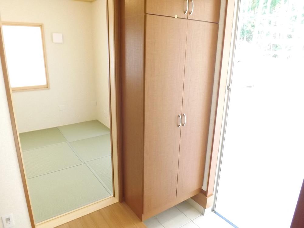 Entrance. Local photos (entrance)