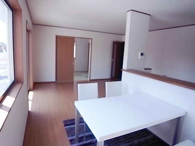 Same specifications photos (living). Spacious living room gather nature and family