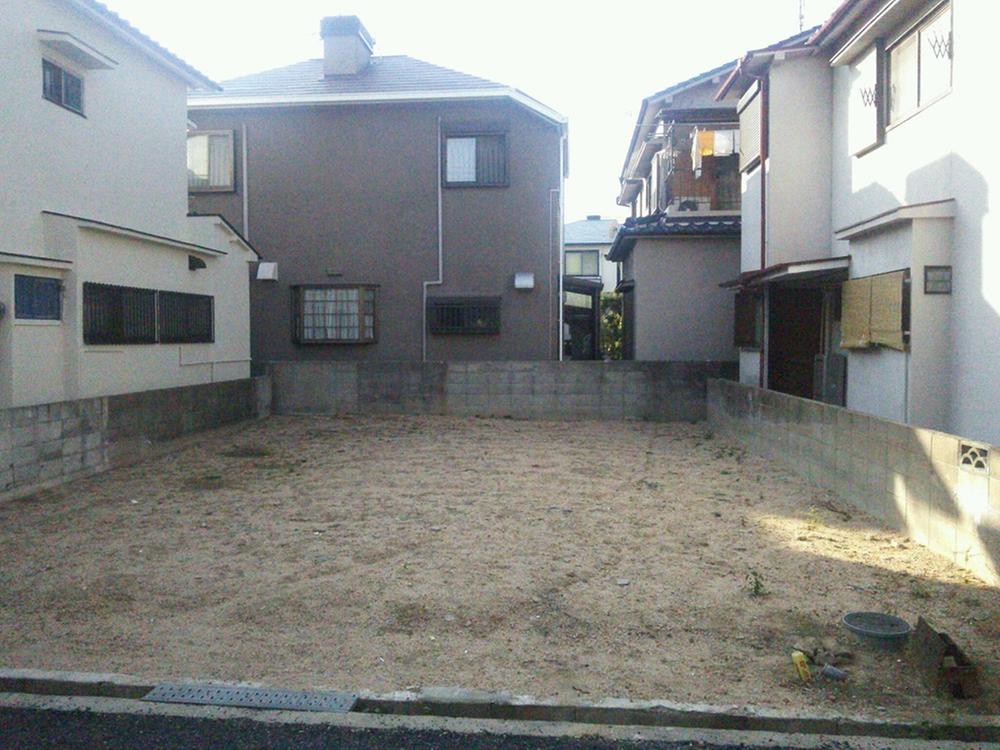 Local photos, including front road. Local (11 May 2013) Shooting