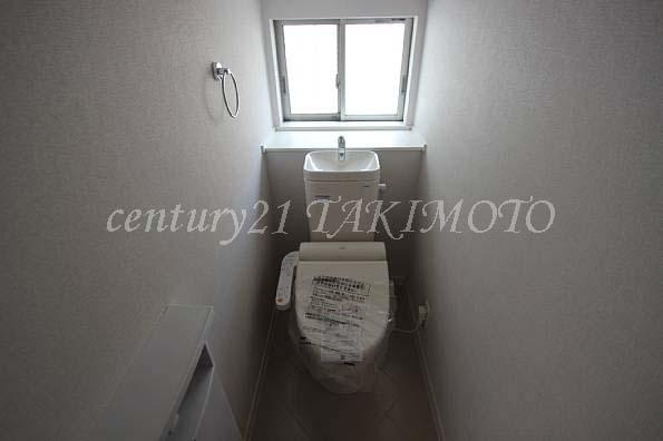 Toilet. Pat ventilation There is a window in the toilet! !