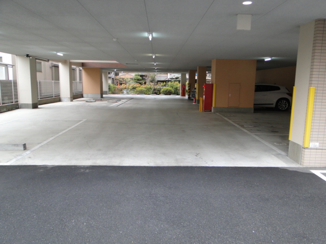 Parking lot. Parking is also equipped on site