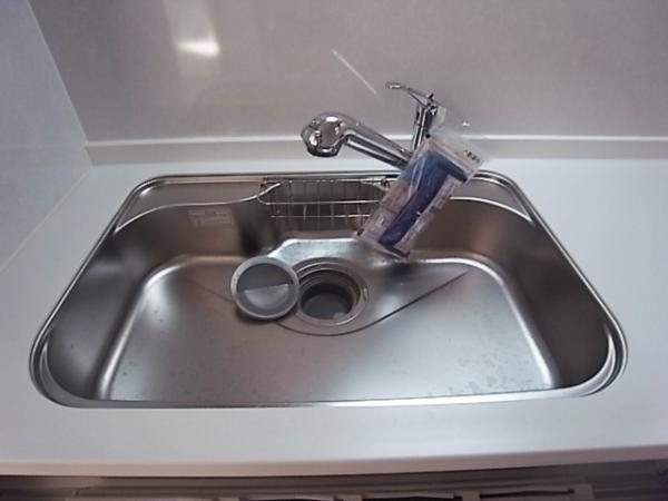 Other Equipment. Easy broad sink of washing