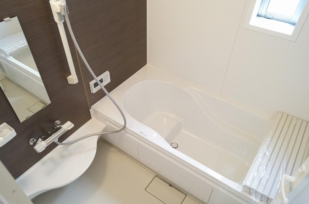 Bathroom. Local photo (bathroom) Bathroom heating dryer! Warm bath!