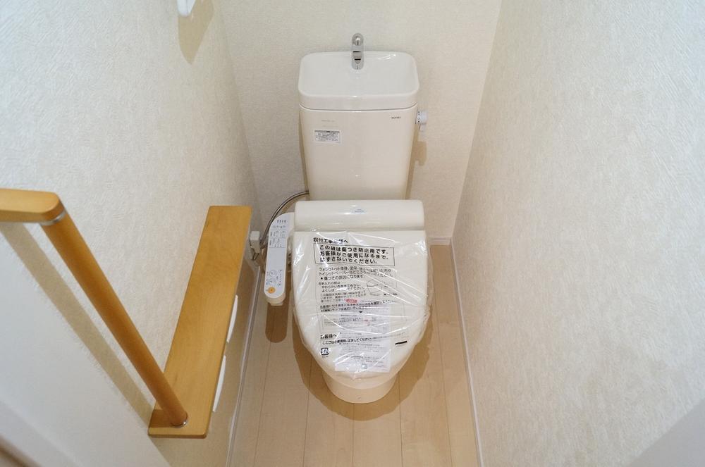 Other Equipment. Clean and simple! Lid opens at the human sensor!