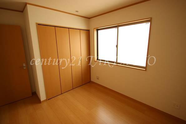 Non-living room. All room, Adopted excellent pair glass in thermal insulation!