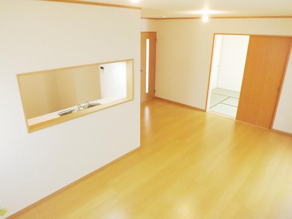 Living. Local photos (living) LDK popular face-to-face kitchen!