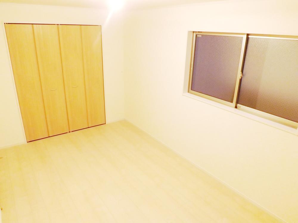 Non-living room. Local photos (Western-style)