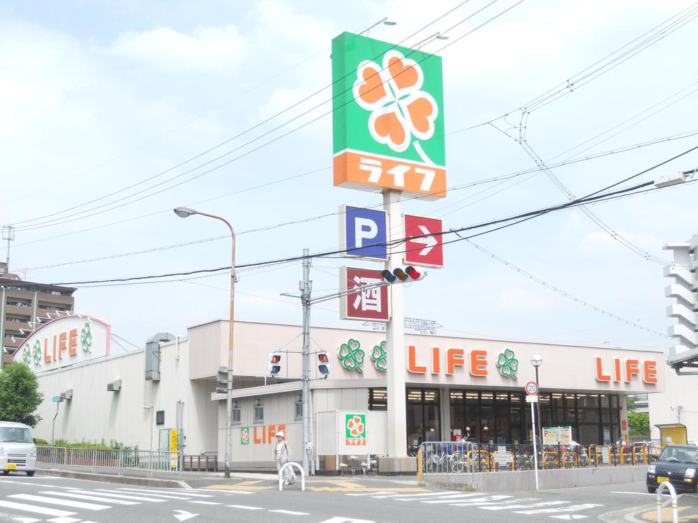 Supermarket. Until Life Makino shop 676m