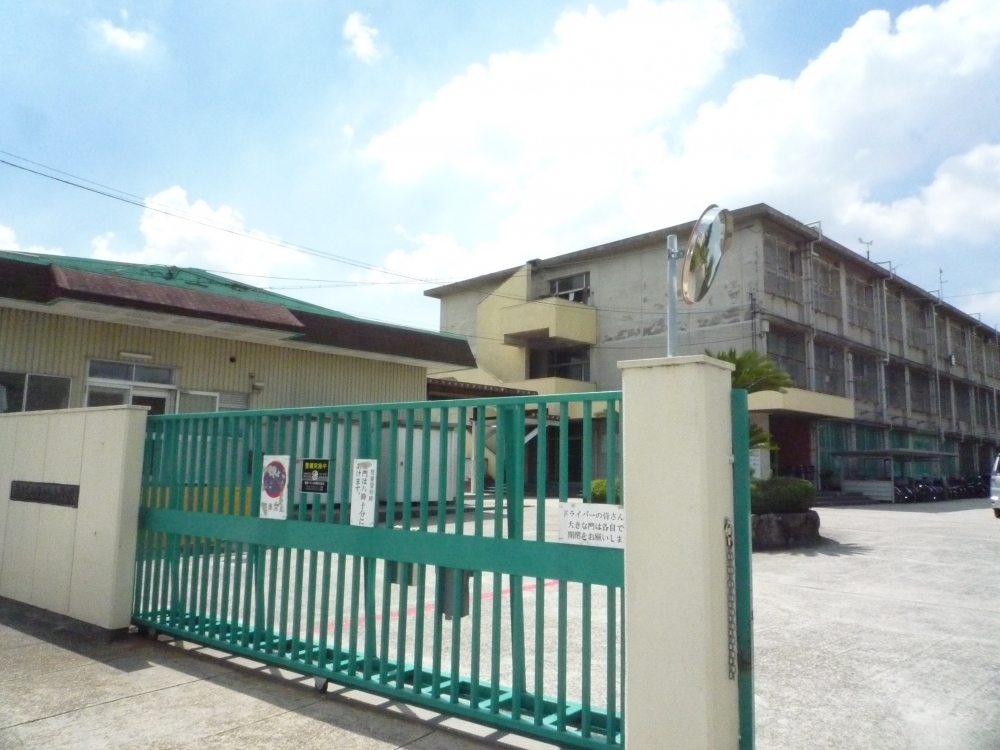 Primary school. 1229m to Hirakata Municipal Taguchiyama elementary school (elementary school)