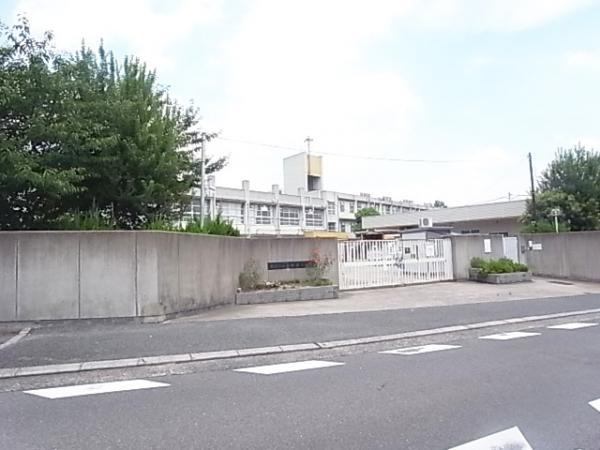 Primary school. Higashikori until elementary school 743m