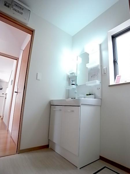 Same specifications photos (Other introspection). Same specifications washbasin