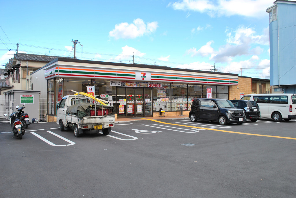 Convenience store. Seven-Eleven Hirakata Higashifunahashi store up (convenience store) 219m