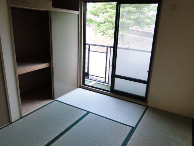 Other room space. Independent Japanese-style room 6 quires