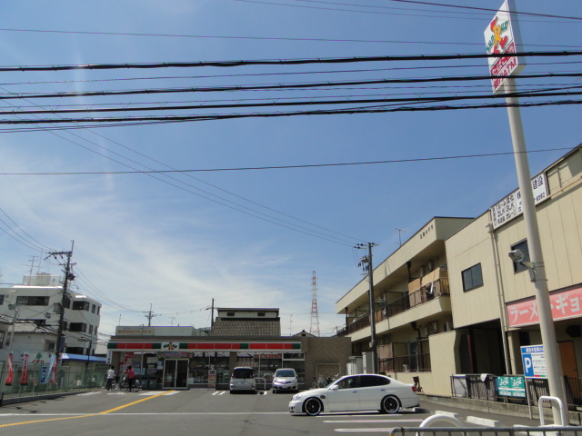 Convenience store. Thanks Hirakata Gotenyama Station store up to (convenience store) 161m